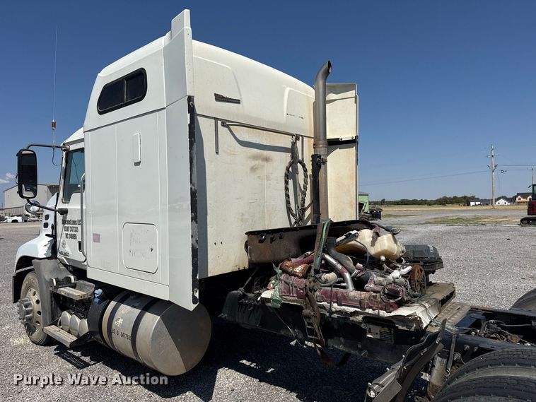 image for item FC4249 2018 Mack CXU613 semi truck