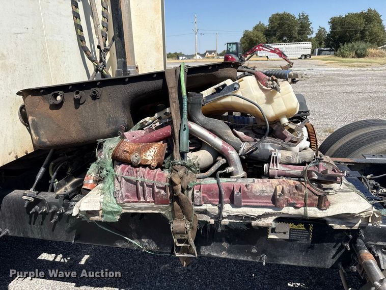 image for item FC4249 2018 Mack CXU613 semi truck