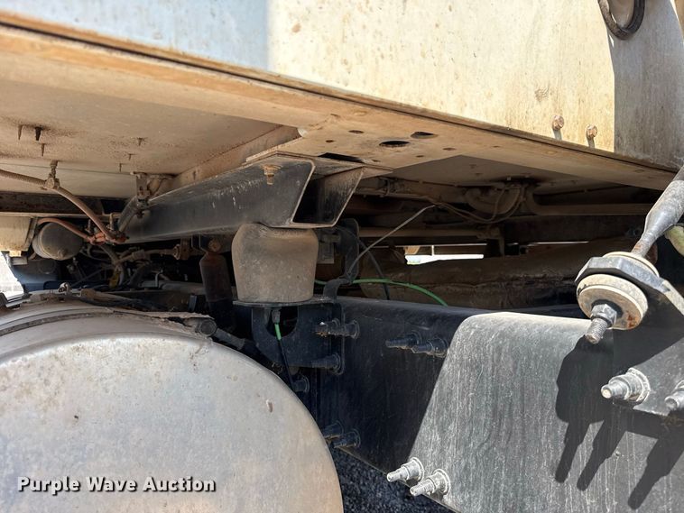 image for item FC4249 2018 Mack CXU613 semi truck