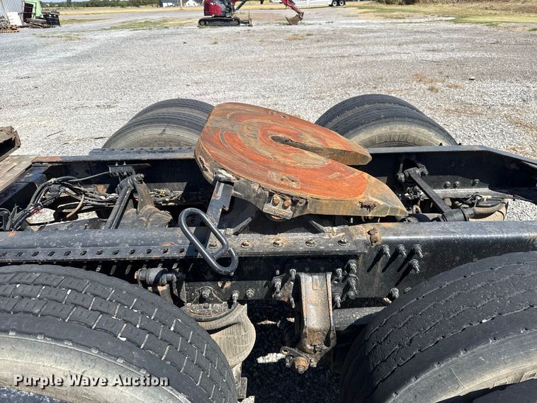 image for item FC4249 2018 Mack CXU613 semi truck
