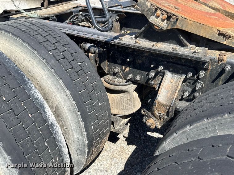 image for item FC4249 2018 Mack CXU613 semi truck