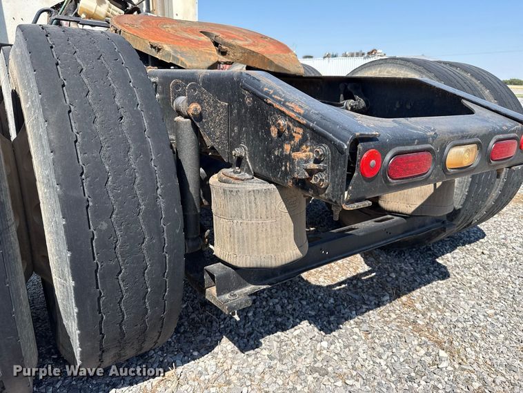 image for item FC4249 2018 Mack CXU613 semi truck