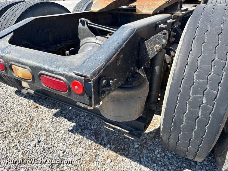 image for item FC4249 2018 Mack CXU613 semi truck
