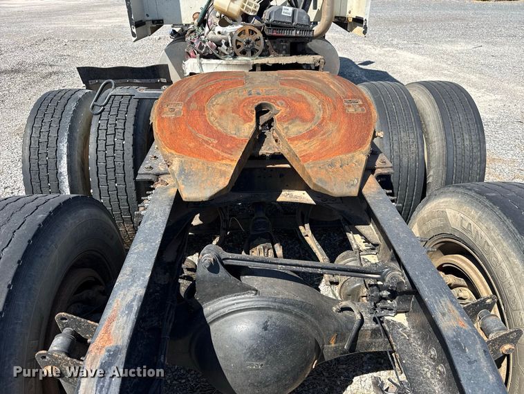 image for item FC4249 2018 Mack CXU613 semi truck