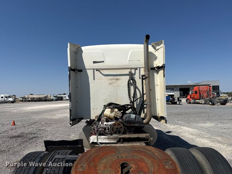 image for item FC4249 2018 Mack CXU613 semi truck