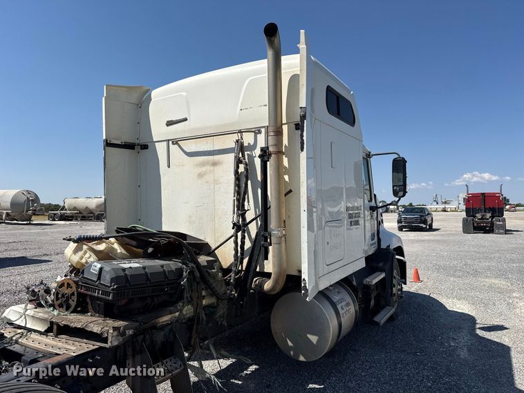 image for item FC4249 2018 Mack CXU613 semi truck