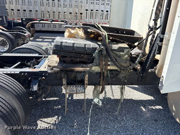 image for item FC4249 2018 Mack CXU613 semi truck