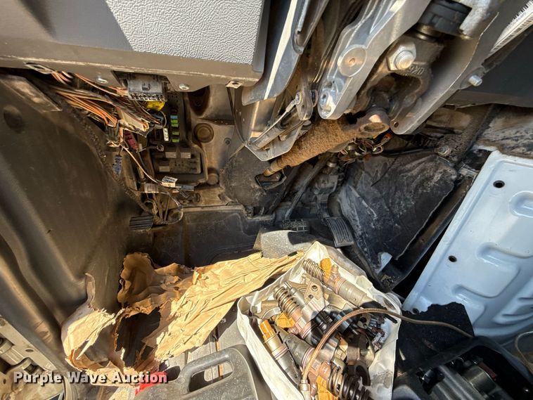 image for item FC4249 2018 Mack CXU613 semi truck