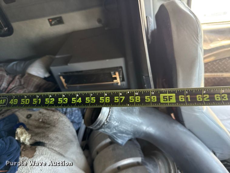 image for item FC4249 2018 Mack CXU613 semi truck