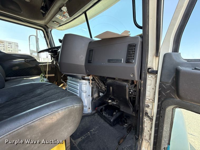 image for item FC4249 2018 Mack CXU613 semi truck