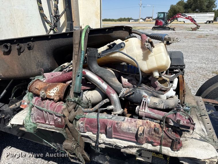 image for item FC4249 2018 Mack CXU613 semi truck