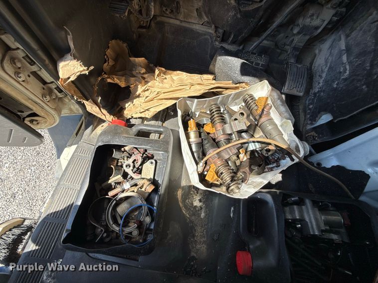 image for item FC4249 2018 Mack CXU613 semi truck