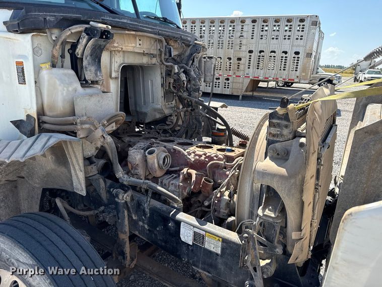 image for item FC4249 2018 Mack CXU613 semi truck