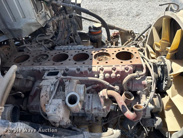 image for item FC4249 2018 Mack CXU613 semi truck