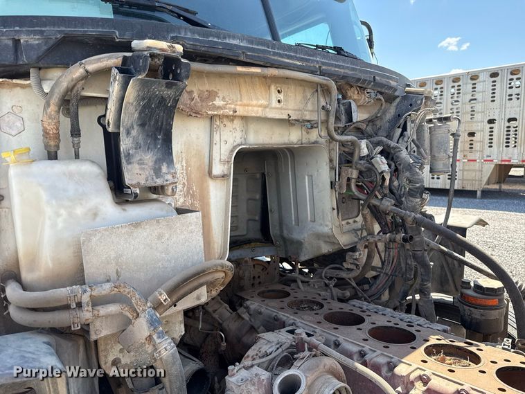 image for item FC4249 2018 Mack CXU613 semi truck