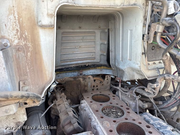 image for item FC4249 2018 Mack CXU613 semi truck