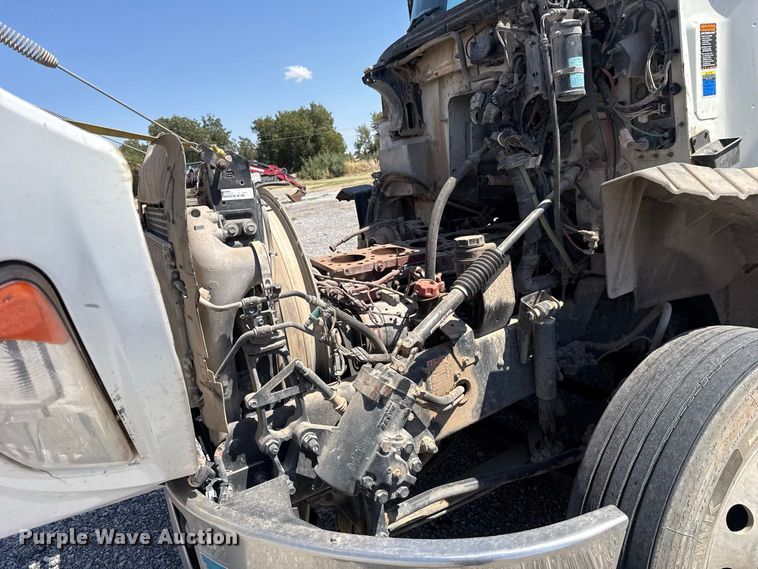 image for item FC4249 2018 Mack CXU613 semi truck