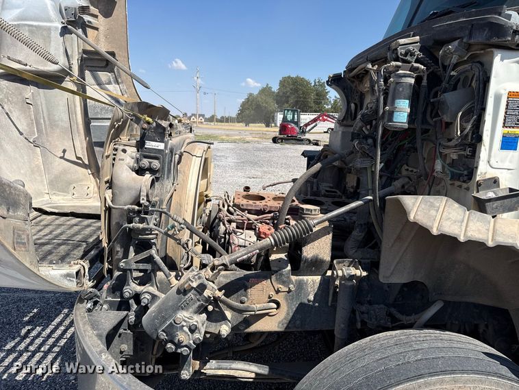 image for item FC4249 2018 Mack CXU613 semi truck