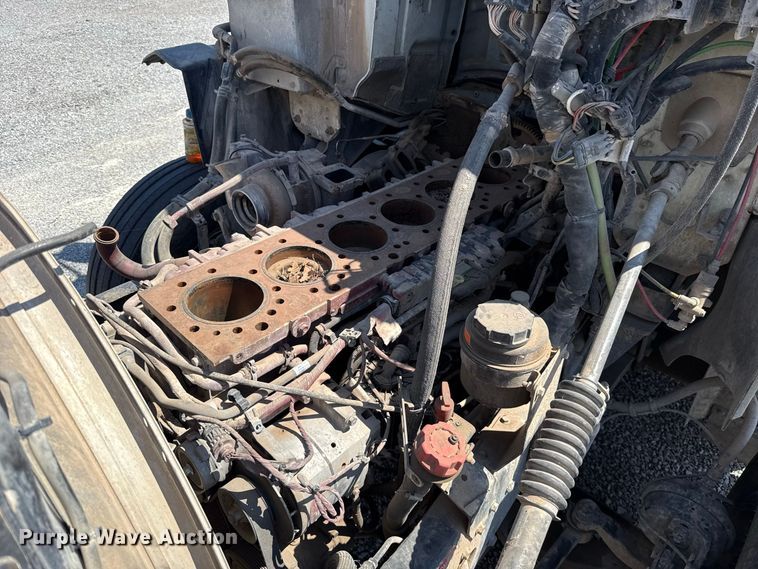 image for item FC4249 2018 Mack CXU613 semi truck