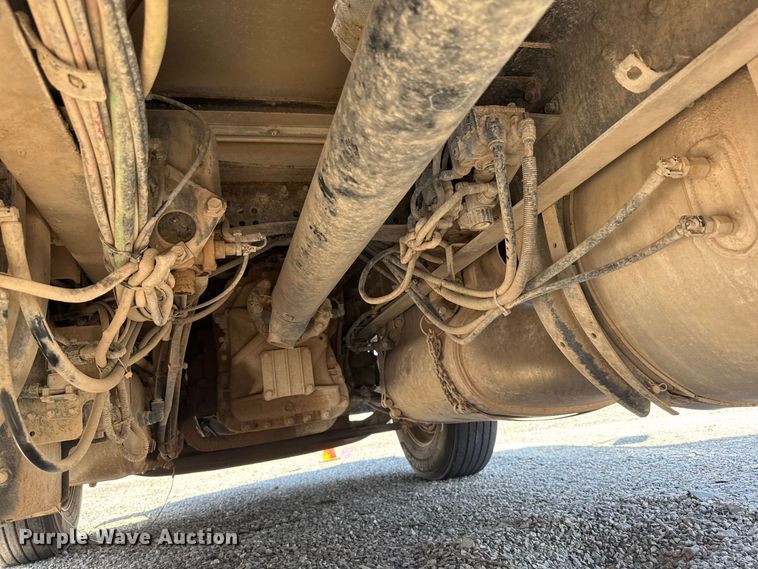 image for item FC4249 2018 Mack CXU613 semi truck