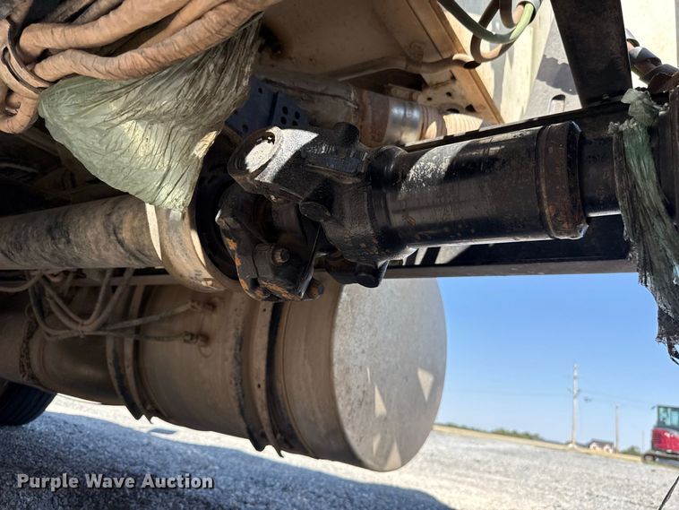image for item FC4249 2018 Mack CXU613 semi truck