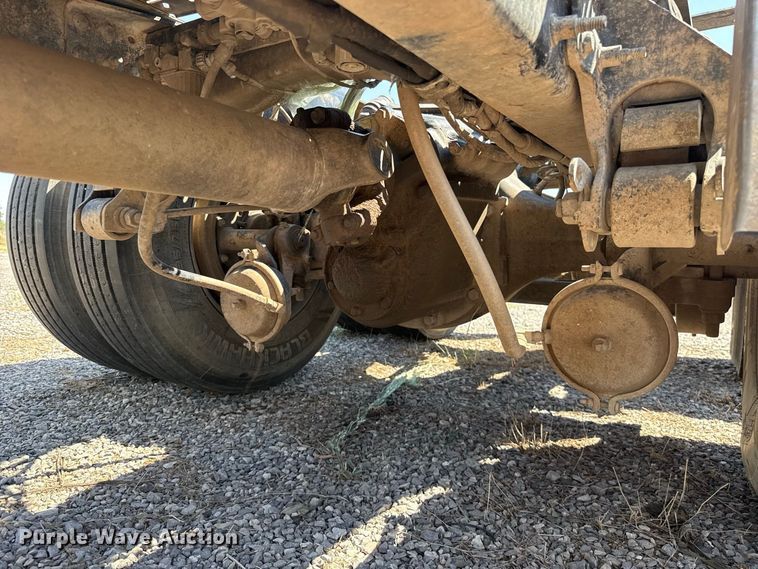 image for item FC4249 2018 Mack CXU613 semi truck
