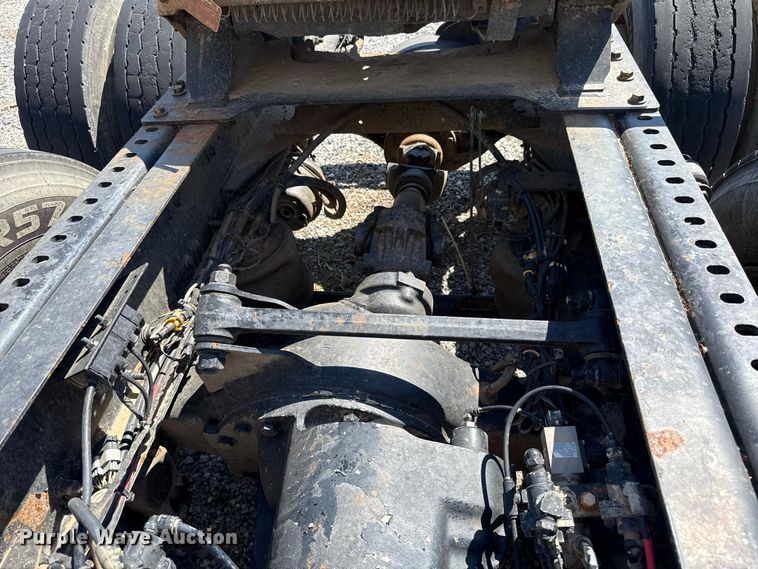 image for item FC4249 2018 Mack CXU613 semi truck