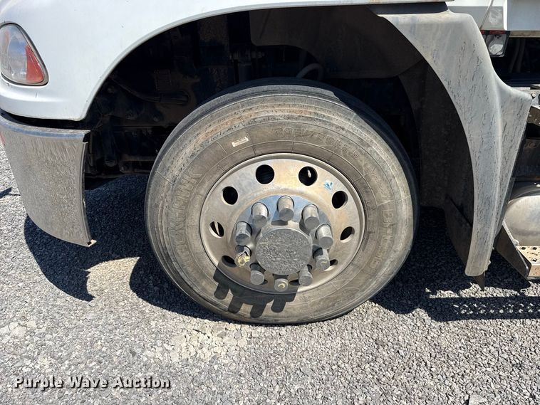 image for item FC4249 2018 Mack CXU613 semi truck
