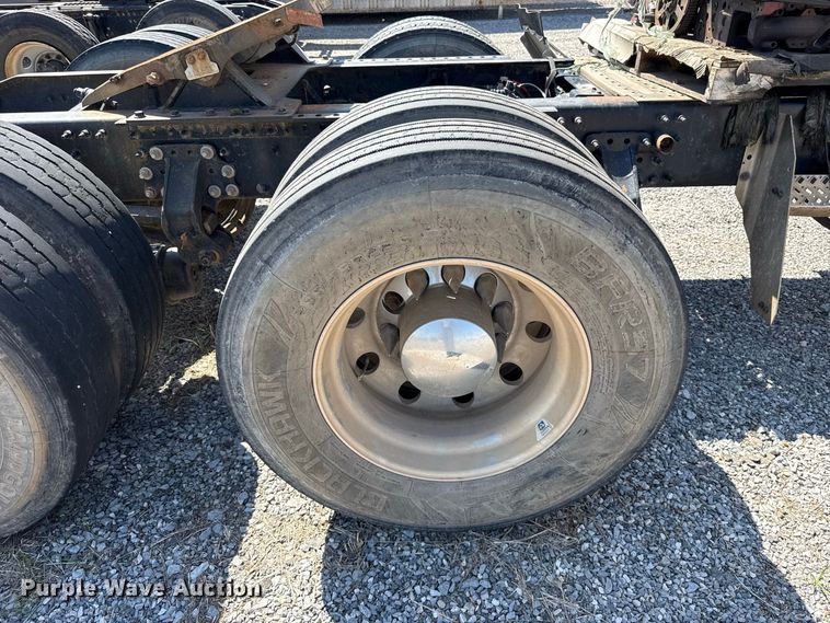 image for item FC4249 2018 Mack CXU613 semi truck
