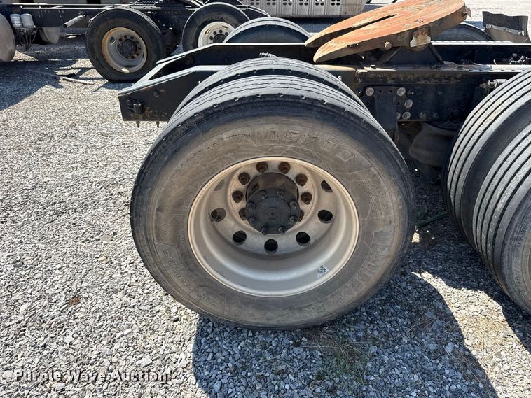 image for item FC4249 2018 Mack CXU613 semi truck