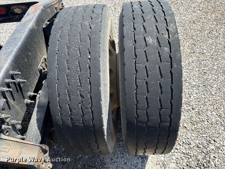 image for item FC4249 2018 Mack CXU613 semi truck
