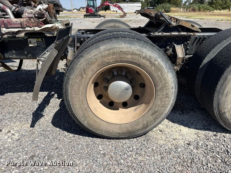 image for item FC4249 2018 Mack CXU613 semi truck