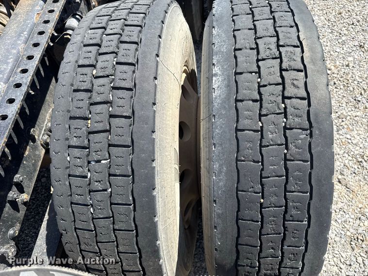 image for item FC4249 2018 Mack CXU613 semi truck