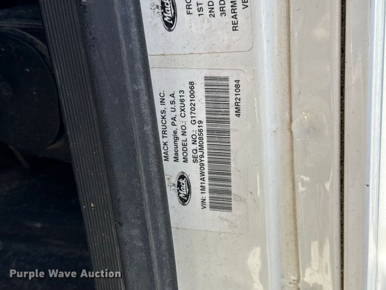 image for item FC4249 2018 Mack CXU613 semi truck