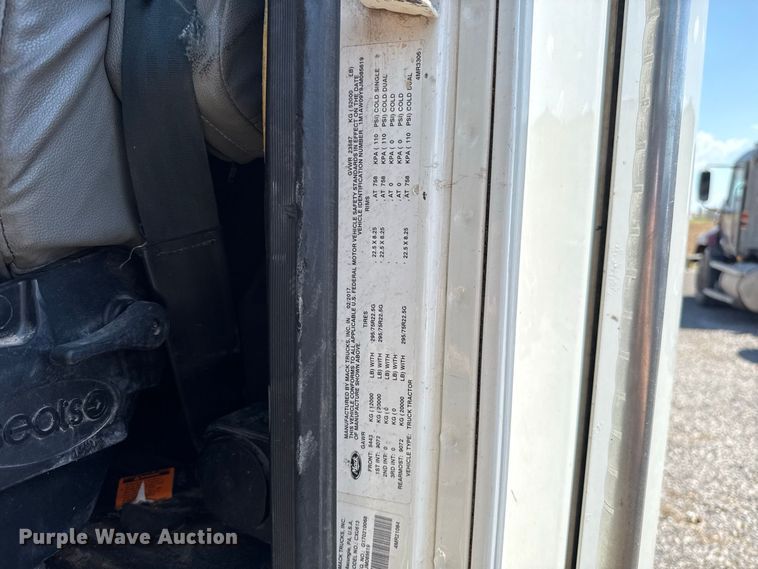 image for item FC4249 2018 Mack CXU613 semi truck