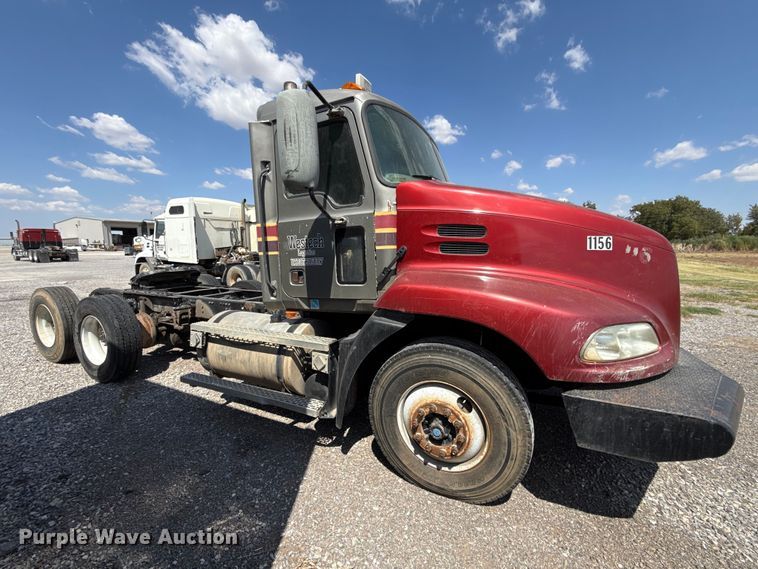 image for item FC4250 2005 Mack CXN613 semi truck