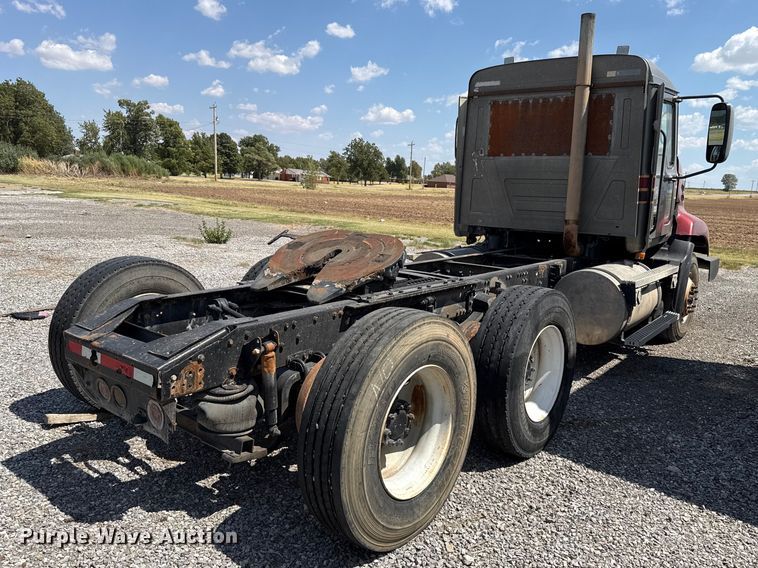 image for item FC4250 2005 Mack CXN613 semi truck