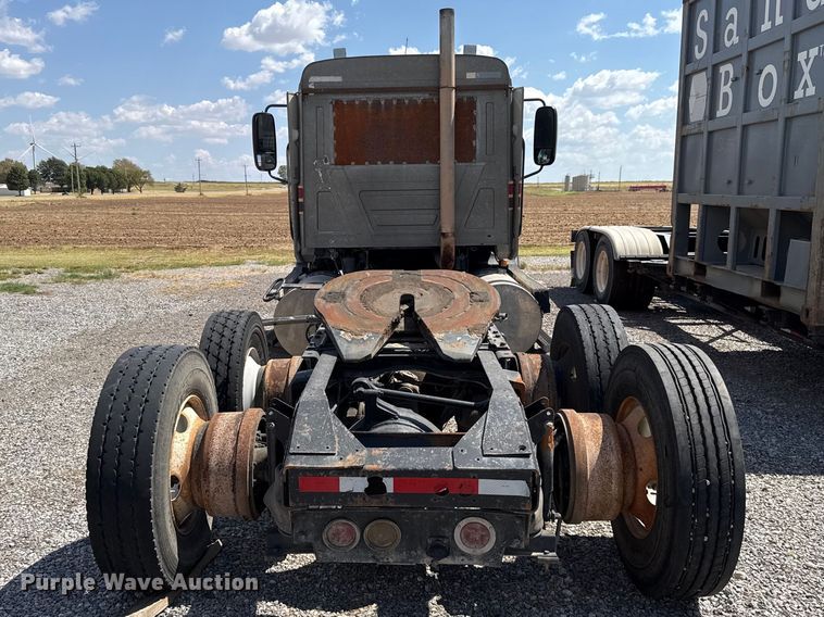 image for item FC4250 2005 Mack CXN613 semi truck