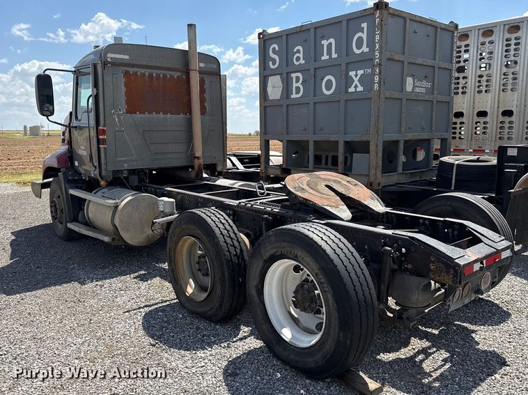 image for item FC4250 2005 Mack CXN613 semi truck