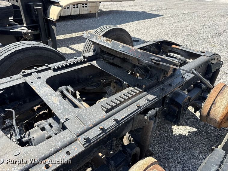 image for item FC4250 2005 Mack CXN613 semi truck