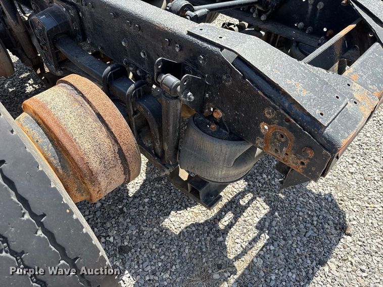 image for item FC4250 2005 Mack CXN613 semi truck