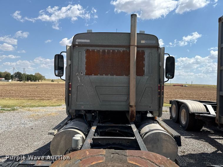 image for item FC4250 2005 Mack CXN613 semi truck