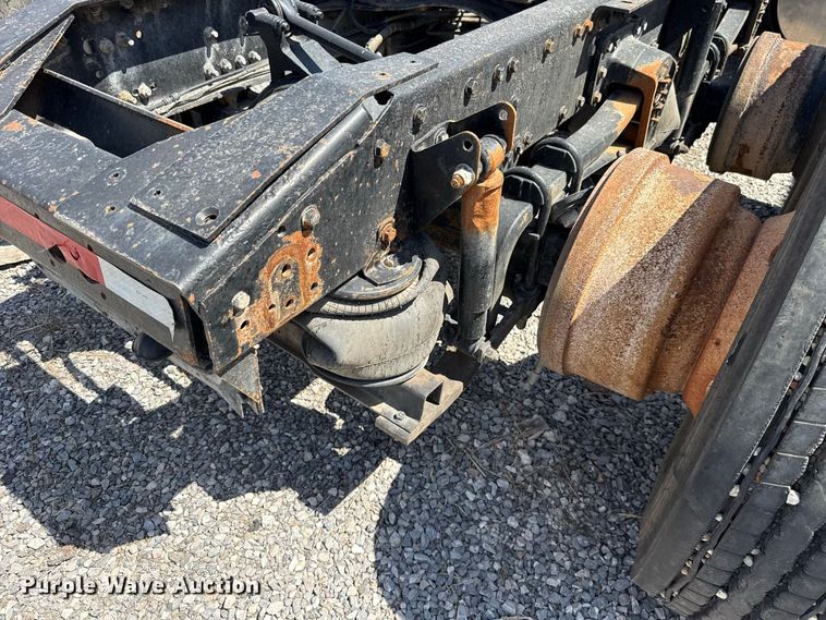 image for item FC4250 2005 Mack CXN613 semi truck