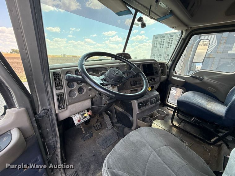 image for item FC4250 2005 Mack CXN613 semi truck