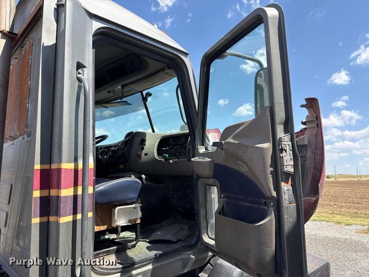 image for item FC4250 2005 Mack CXN613 semi truck