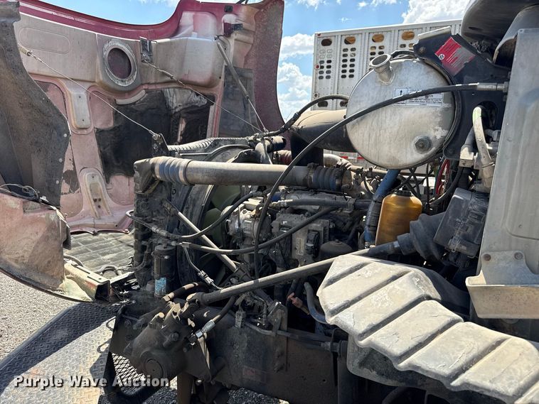 image for item FC4250 2005 Mack CXN613 semi truck