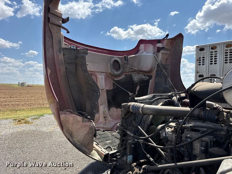 image for item FC4250 2005 Mack CXN613 semi truck