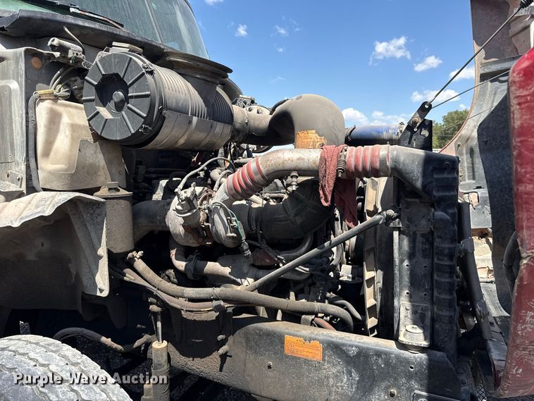 image for item FC4250 2005 Mack CXN613 semi truck