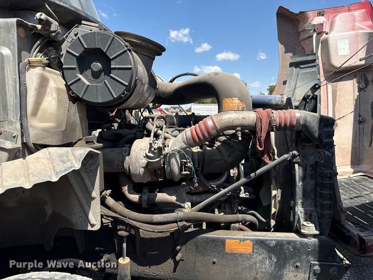 image for item FC4250 2005 Mack CXN613 semi truck