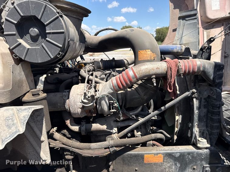 image for item FC4250 2005 Mack CXN613 semi truck